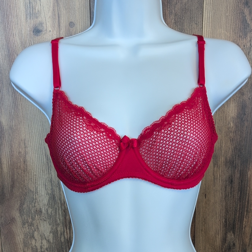 Chic Scarlet Lace Bra 32D                   C603